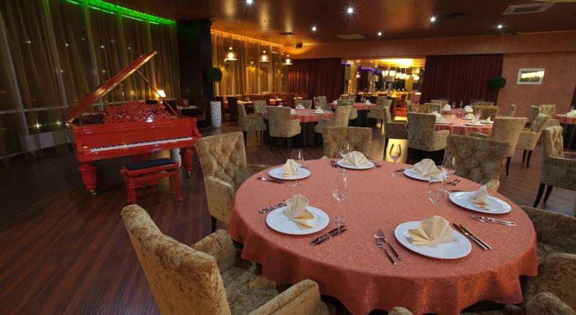 Imagen del bar/restaurante del Hotel Grand Oka Premium. Foto 3