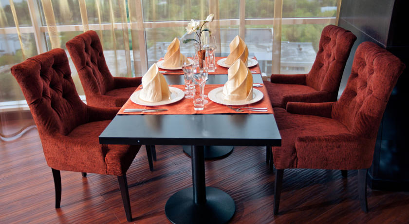 Imagen del bar/restaurante del Hotel Grand Oka Premium. Foto 4