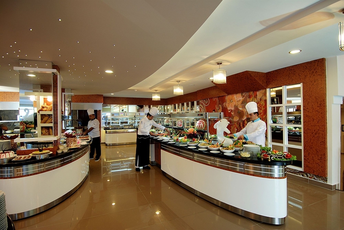 Imagen del bar/restaurante del Hotel Grand Okan. Foto 2