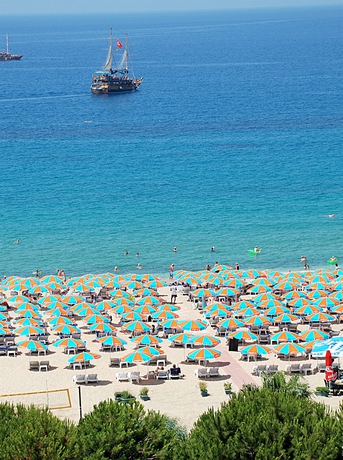 Imagen de los exteriores del Hotel Grand Okan. Foto 7