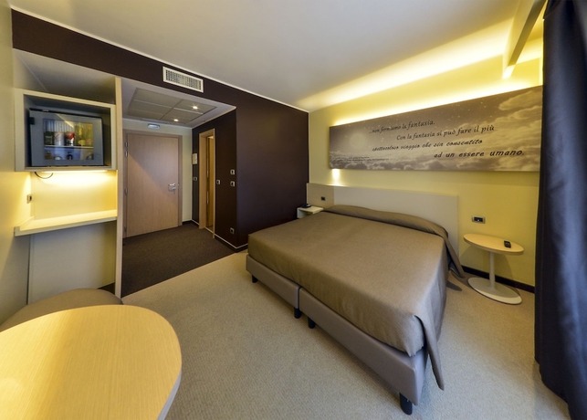 Imagen de la habitación del Hotel Grand Olimpo. Foto 5