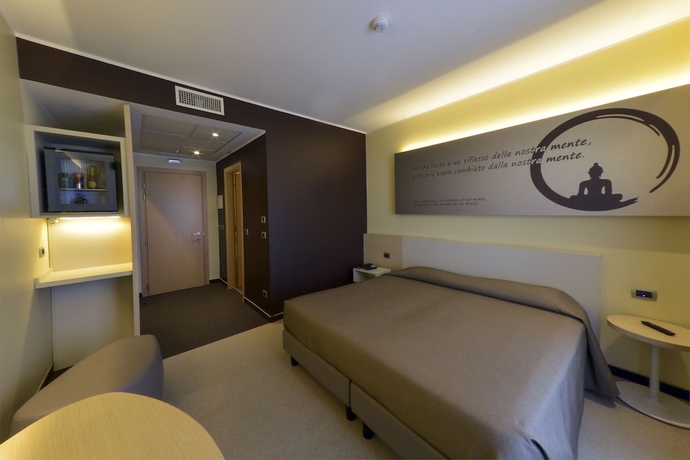 Imagen de la habitación del Hotel Grand Olimpo. Foto 6