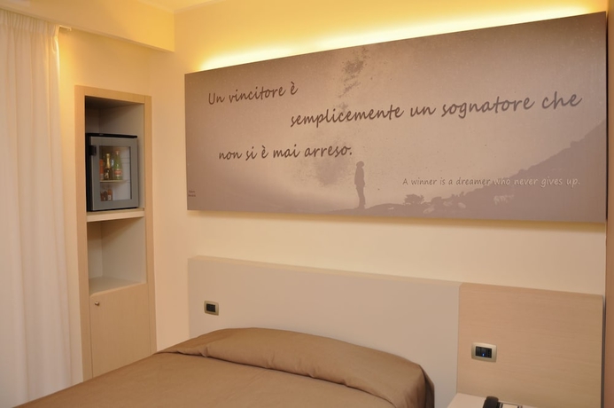 Imagen de la habitación del Hotel Grand Olimpo. Foto 7