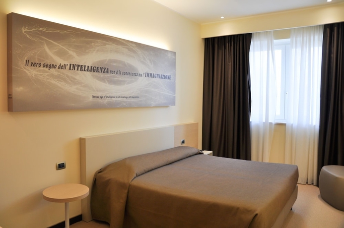 Imagen de la habitación del Hotel Grand Olimpo. Foto 8