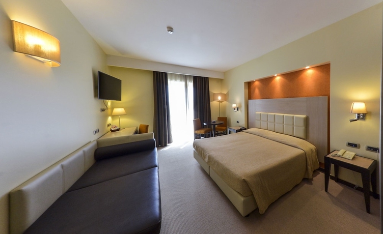 Imagen de la habitación del Hotel Grand Olimpo. Foto 10