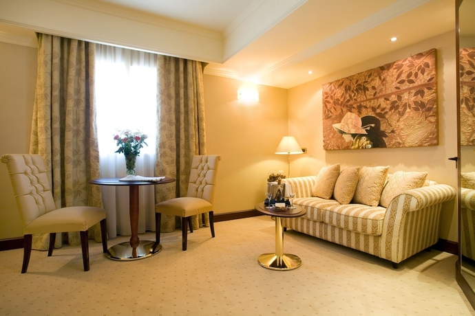 Imagen de la habitación del Hotel Grand Olimpo. Foto 13