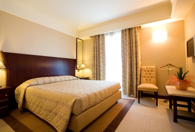 Imagen de la habitación del Hotel Grand Olimpo. Foto 15