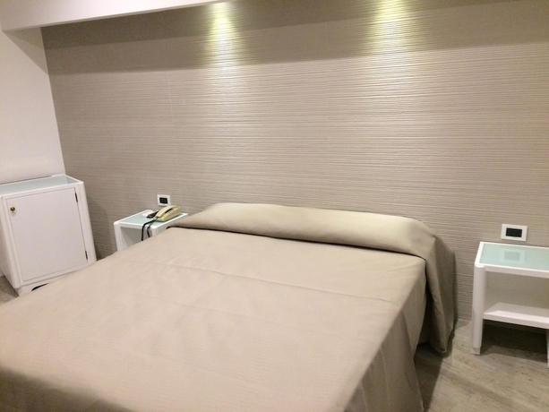 Imagen de la habitación del Hotel Grand Olympic. Foto 11