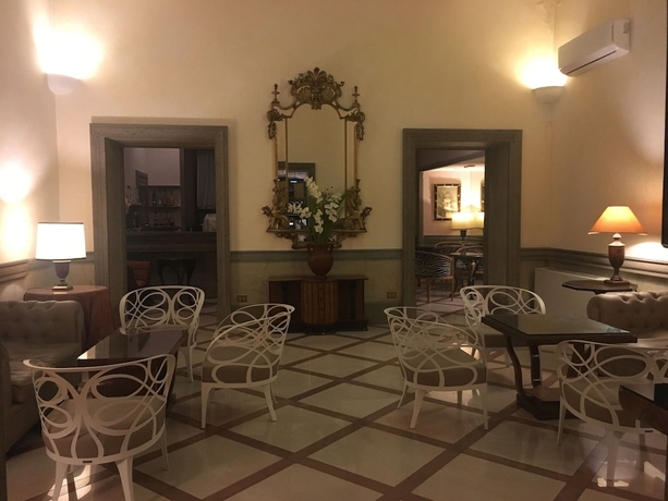 Imagen de los interiores del Hotel Grand Olympic. Foto 19