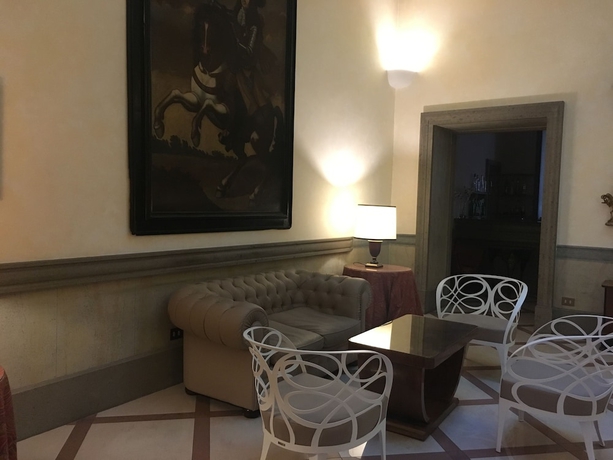 Imagen del bar/restaurante del Hotel Grand Olympic. Foto 2