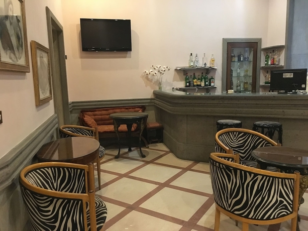 Imagen del bar/restaurante del Hotel Grand Olympic. Foto 5