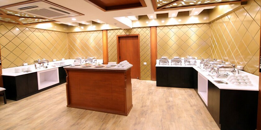 Imagen del bar/restaurante del Hotel Grand Orchid. Foto 7