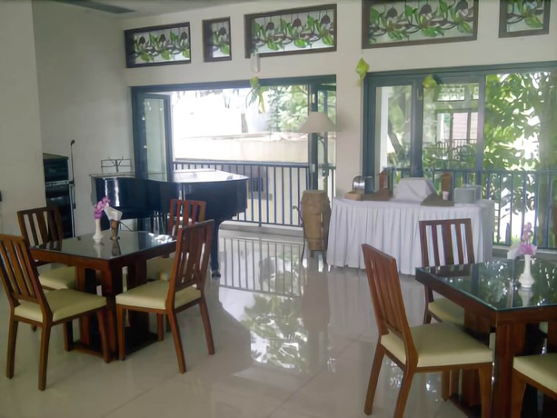 Imagen del bar/restaurante del Hotel Grand Orchid Solo. Foto 3
