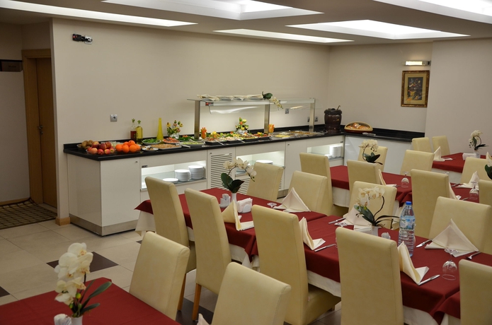 Imagen del bar/restaurante del Hotel Grand Öztürk Otel. Foto 2