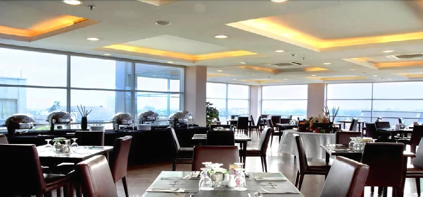 Imagen del bar/restaurante del Hotel Grand Pacific, Pasirkaliki. Foto 3