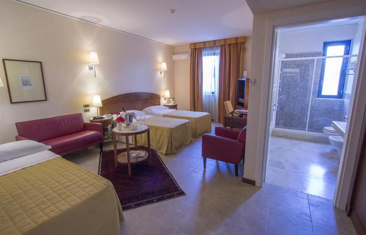 Imagen de la habitación del Hotel Grand Paestum. Foto 2