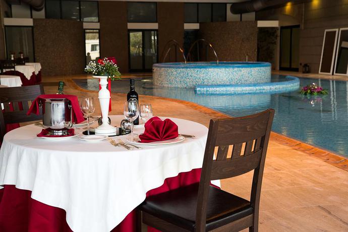 Imagen de los interiores del Hotel Grand Paestum. Foto 11