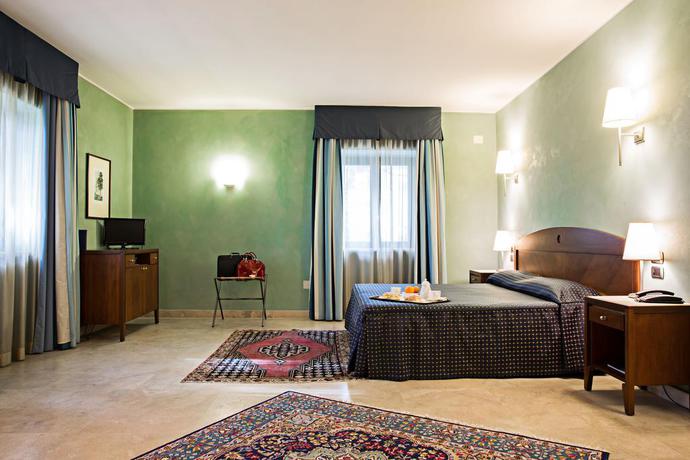 Imagen de la habitación del Hotel Grand Paestum. Foto 7