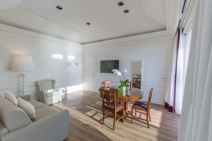 Imagen de la habitación del Hotel Grand Palace, ANCONA. Foto 3