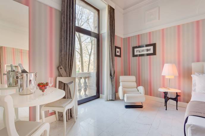 Imagen de la habitación del Hotel Grand Palace. Foto 2