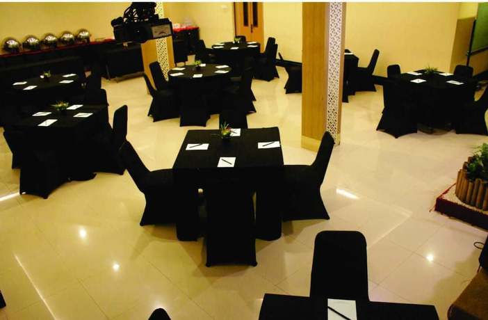 Imagen del bar/restaurante del Hotel Grand Palace Makassar. Foto 2