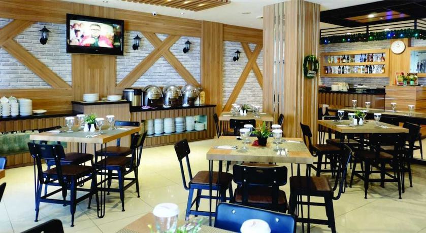 Imagen del bar/restaurante del Hotel Grand Palace Makassar. Foto 3
