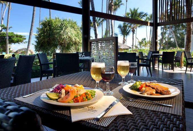 Imagen del bar/restaurante del Hotel Grand Palladium Bávaro Suites Resort and Spa - All Inclusive. Foto 2