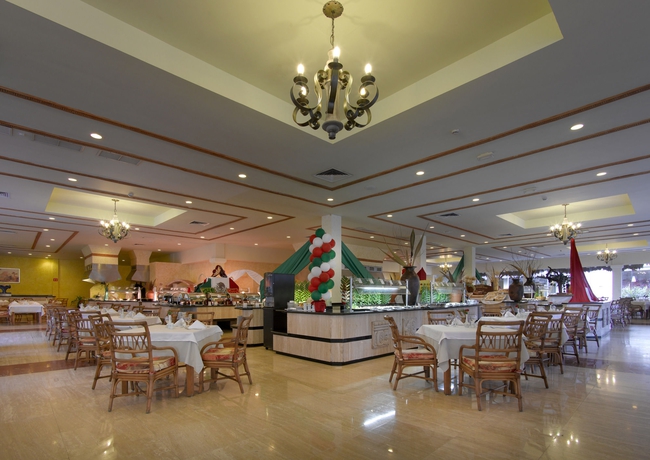 Imagen del bar/restaurante del Hotel Grand Palladium Colonial Resort and Spa All Inclusive. Foto 3