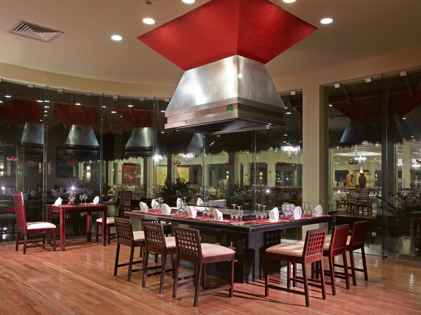 Imagen del bar/restaurante del Hotel Grand Palladium Colonial Resort and Spa All Inclusive. Foto 5