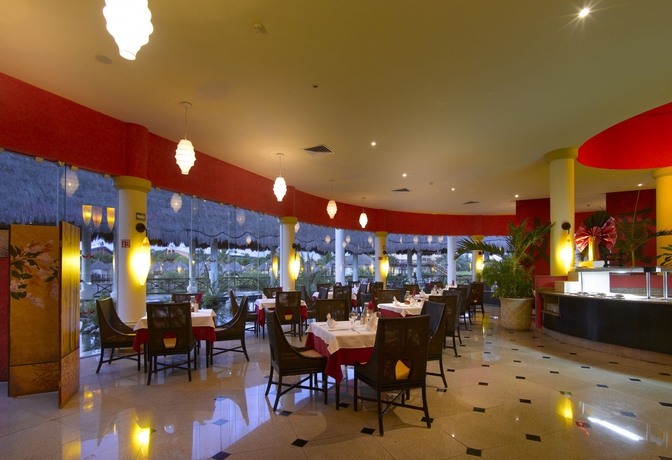 Imagen del bar/restaurante del Hotel Grand Palladium Colonial Resort and Spa All Inclusive. Foto 7