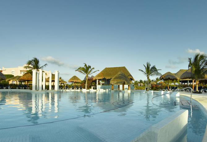 Imagen de la piscina del Hotel Grand Palladium Kantenah Resort and Spa All Inclusive. Foto 13