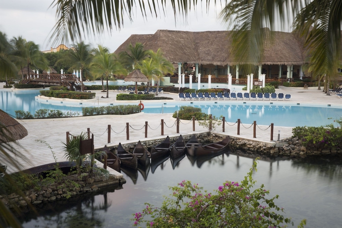 Imagen de la piscina del Hotel Grand Palladium Riviera Resort & Spa. Foto 14