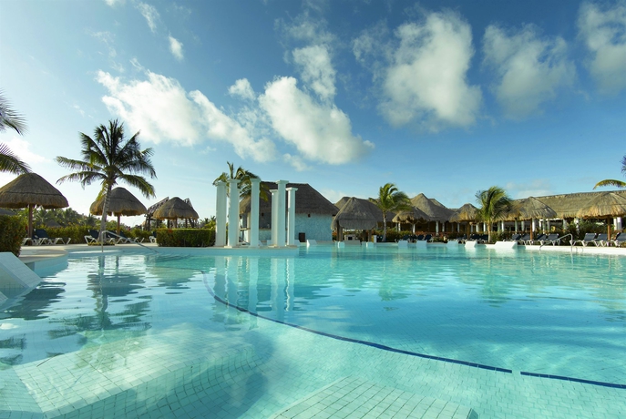 Imagen de la piscina del Hotel Grand Palladium Riviera Resort & Spa. Foto 15