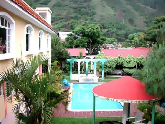 Imagen de la piscina del Hotel Grand Panajachel. Foto 7