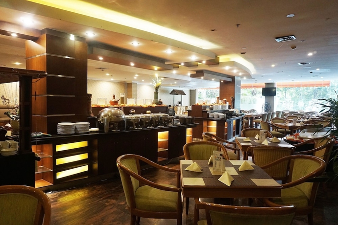 Imagen del bar/restaurante del Hotel Grand Pangrango. Foto 4