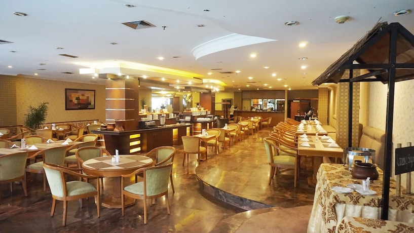 Imagen del bar/restaurante del Hotel Grand Pangrango. Foto 5