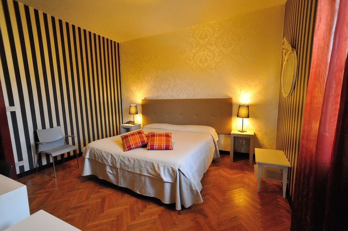 Imagen de la habitación del Hotel Grand Panoramic. Foto 10