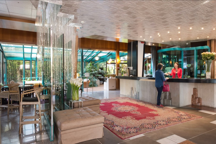 Imagen de los interiores del Hotel Grand Panoramic. Foto 16