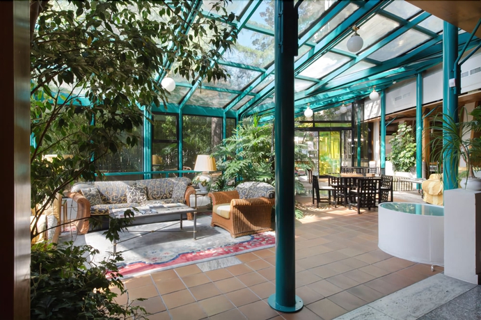 Imagen del bar/restaurante del Hotel Grand Panoramic. Foto 5