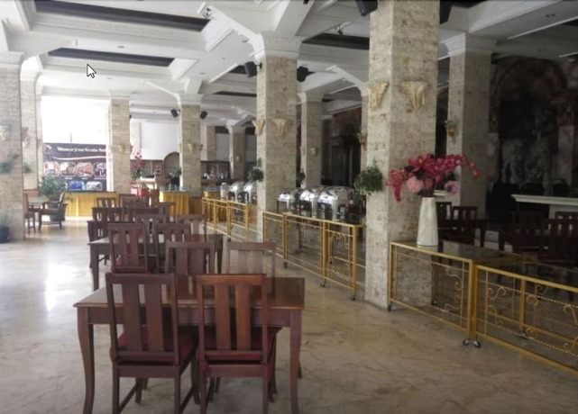 Imagen del bar/restaurante del Hotel Grand Paradise Hotel. Foto 2