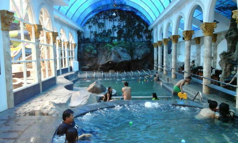 Imagen de la piscina del Hotel Grand Paradise Hotel. Foto 12