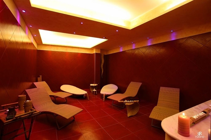 Imagen de la piscina del Hotel Grand Paradiso. Foto 6