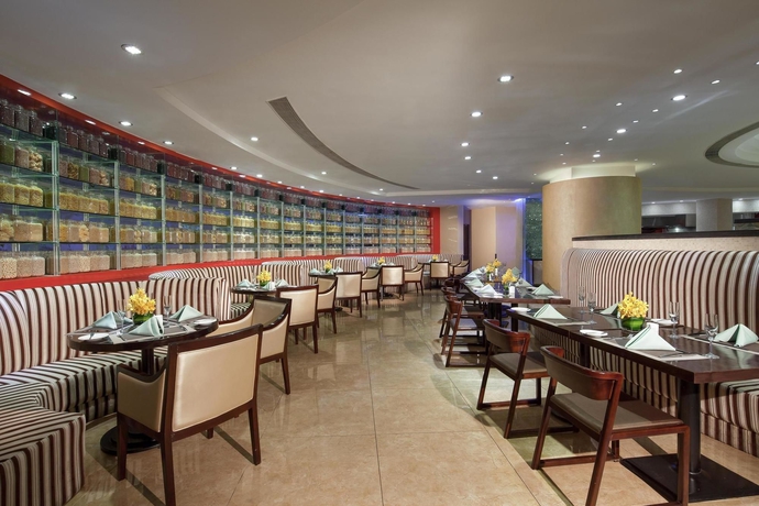 Imagen del bar/restaurante del Hotel Grand Park Kunming. Foto 2