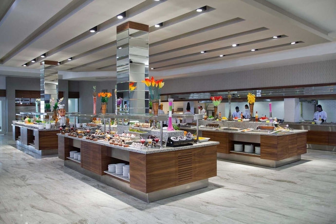 Imagen del bar/restaurante del Hotel Grand Park Lara. Foto 2