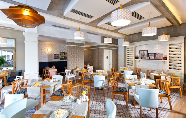 Imagen del bar/restaurante del Hotel Grand Park Lara. Foto 5