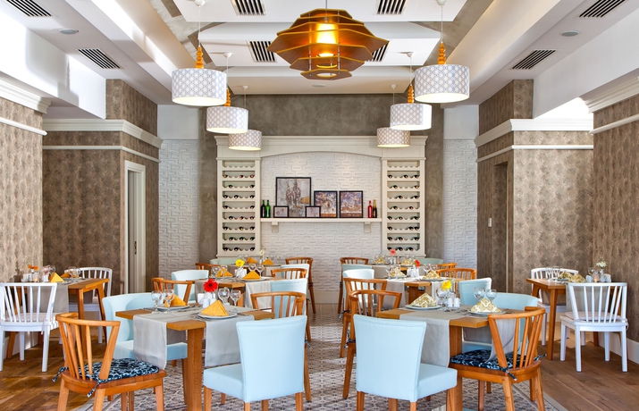 Imagen del bar/restaurante del Hotel Grand Park Lara. Foto 6