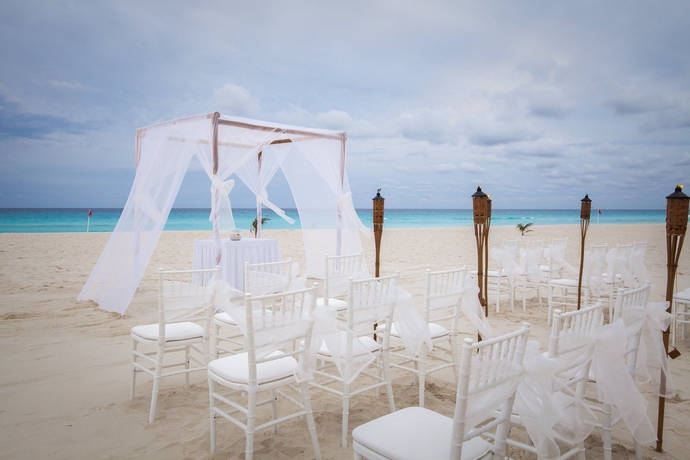 Imagen de los exteriores del Hotel Grand Park Royal Cancun. Foto 10