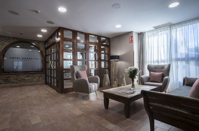 Imagen de los interiores del Hotel Grand Pas. Foto 10