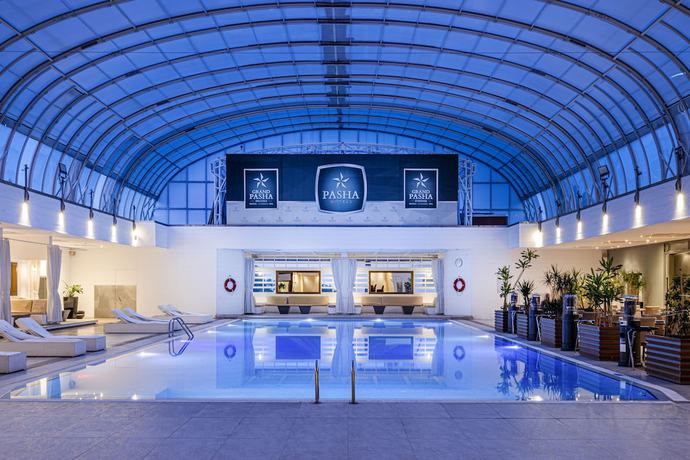 Imagen de la piscina del Hotel Grand Pasha Lefkosa and Casino and Spa. Foto 19