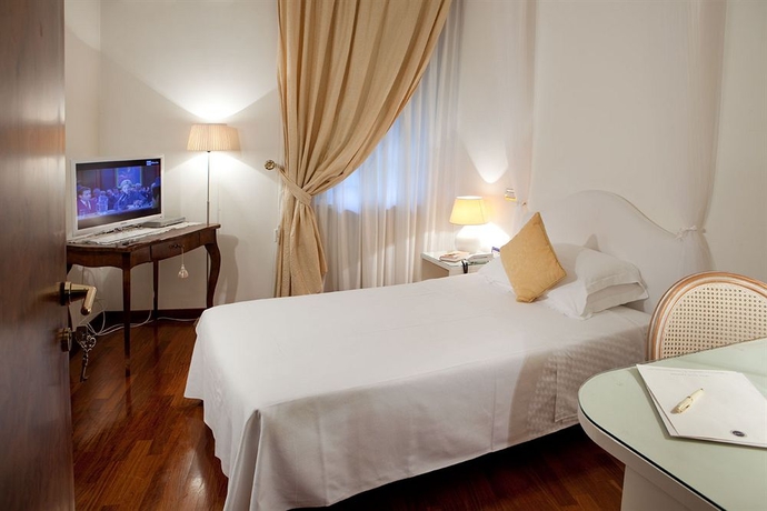 Imagen de la habitación del Hotel Grand Passetto. Foto 5